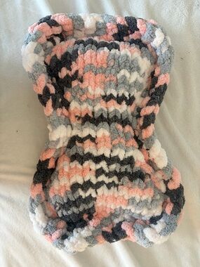 Plush Chunky Knit Small Dog Bed- Pink, Gray & White